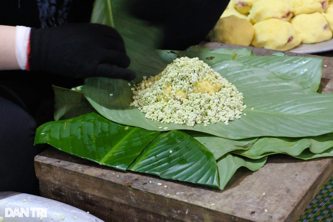 Làng gói bánh chưng nhanh như chớp, chưa đầy 30 giây xong một cái - 5 Làng gói bánh chưng nhanh như chớp, chưa đầy 30 giây xong một cái - 5
