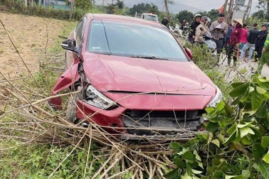Nam thanh niên lao ô tô vào đối phương vì mâu thuẫn, 3 người thương vong