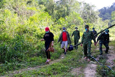 Bắt giữ 2 người nhập cảnh trái phép vào Việt Nam để trốn cách ly