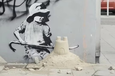 Mảng tường bị "vẽ trộm" khiến giá nhà tăng... 6 tỷ đồng