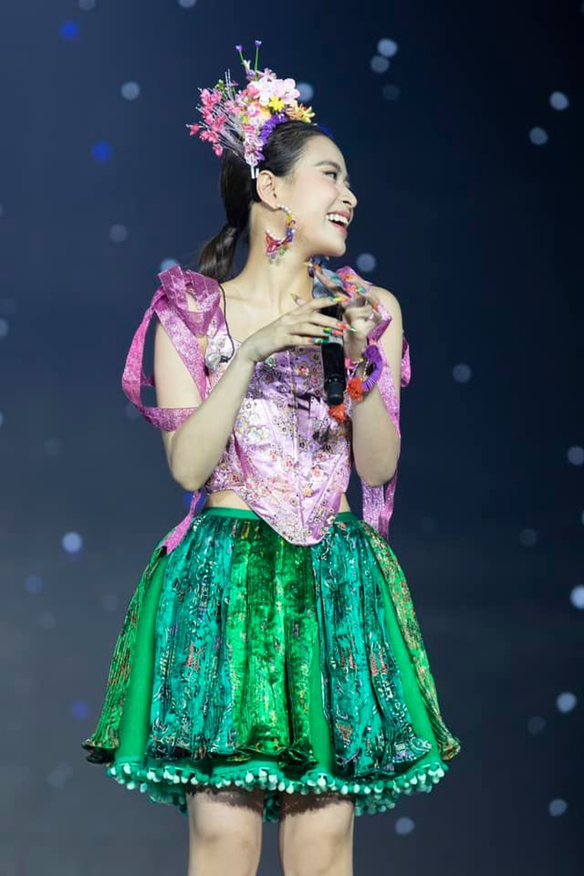 Hoàng Thùy Linh say mê phong cách thời trang dân gian đương đại - 7 Hoàng Thùy Linh say mê phong cách thời trang dân gian đương đại - 7