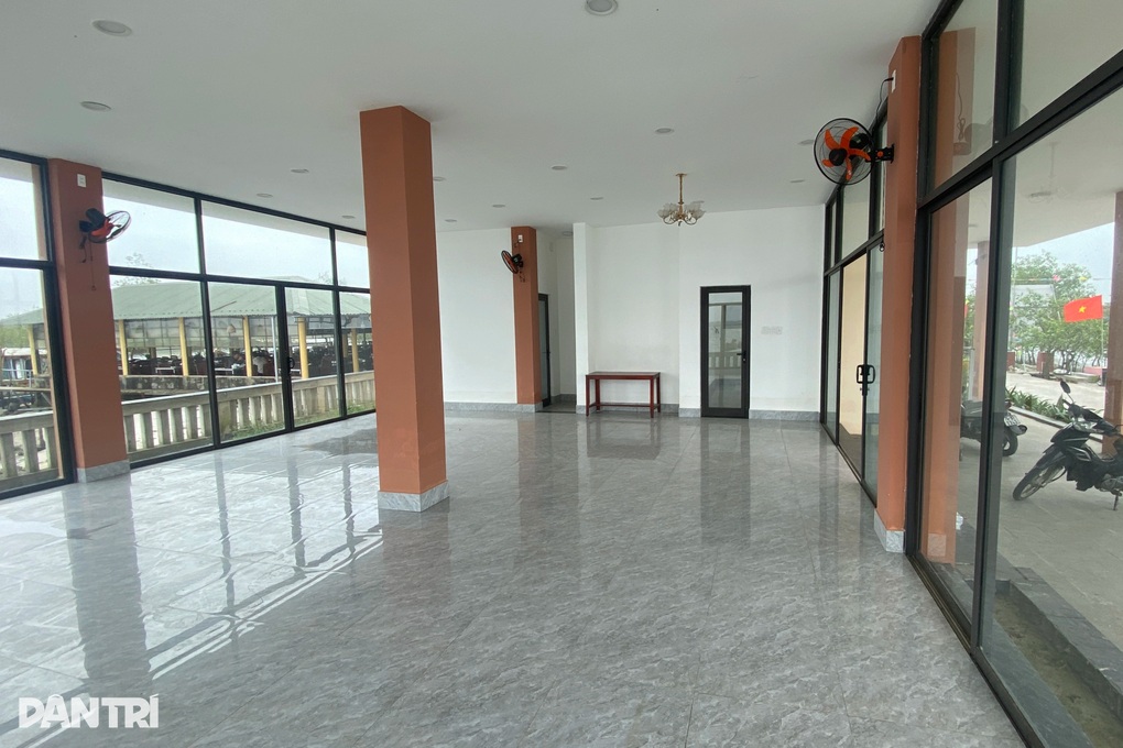 Nhà vệ sinh đạt chuẩn ASEAN bên bờ phá Tam Giang để cho bò ăn cỏ - 2 Nhà vệ sinh đạt chuẩn ASEAN bên bờ phá Tam Giang để cho bò ăn cỏ - 2