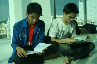 Vay tiền cho con đi thi ĐH