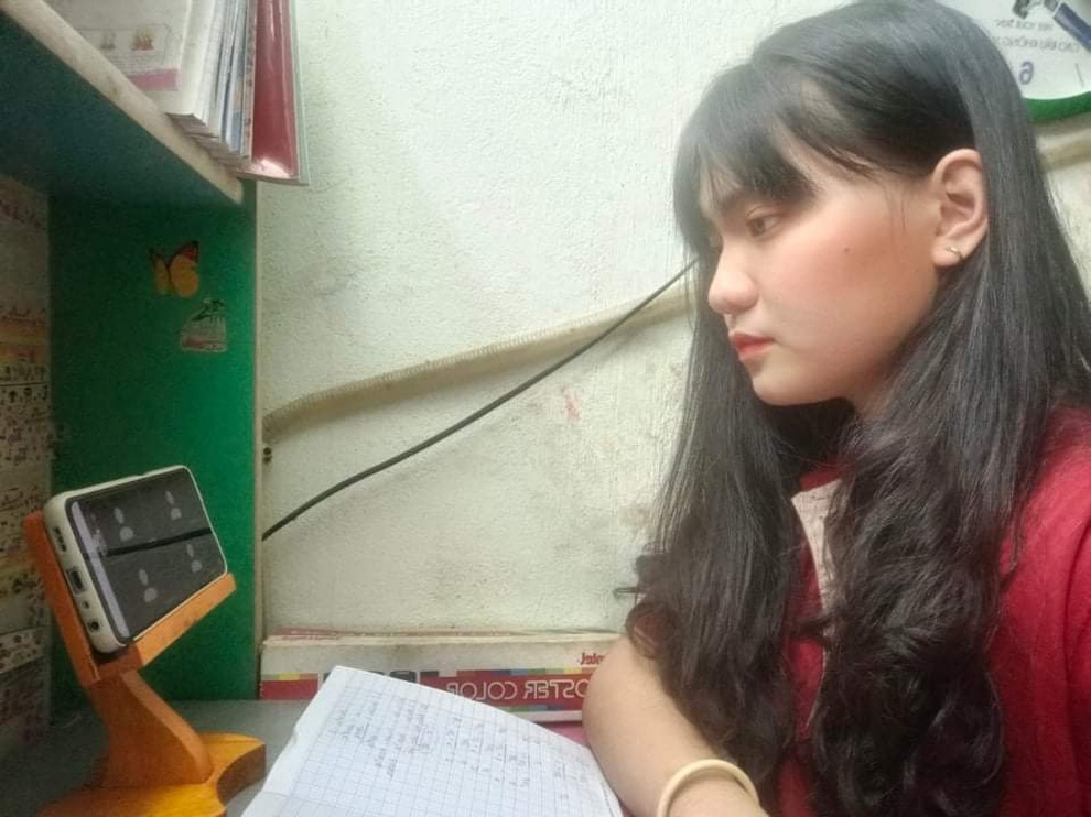 Ngày đầu học online, thầy trò ở TPHCM bị treo liên tục - 1