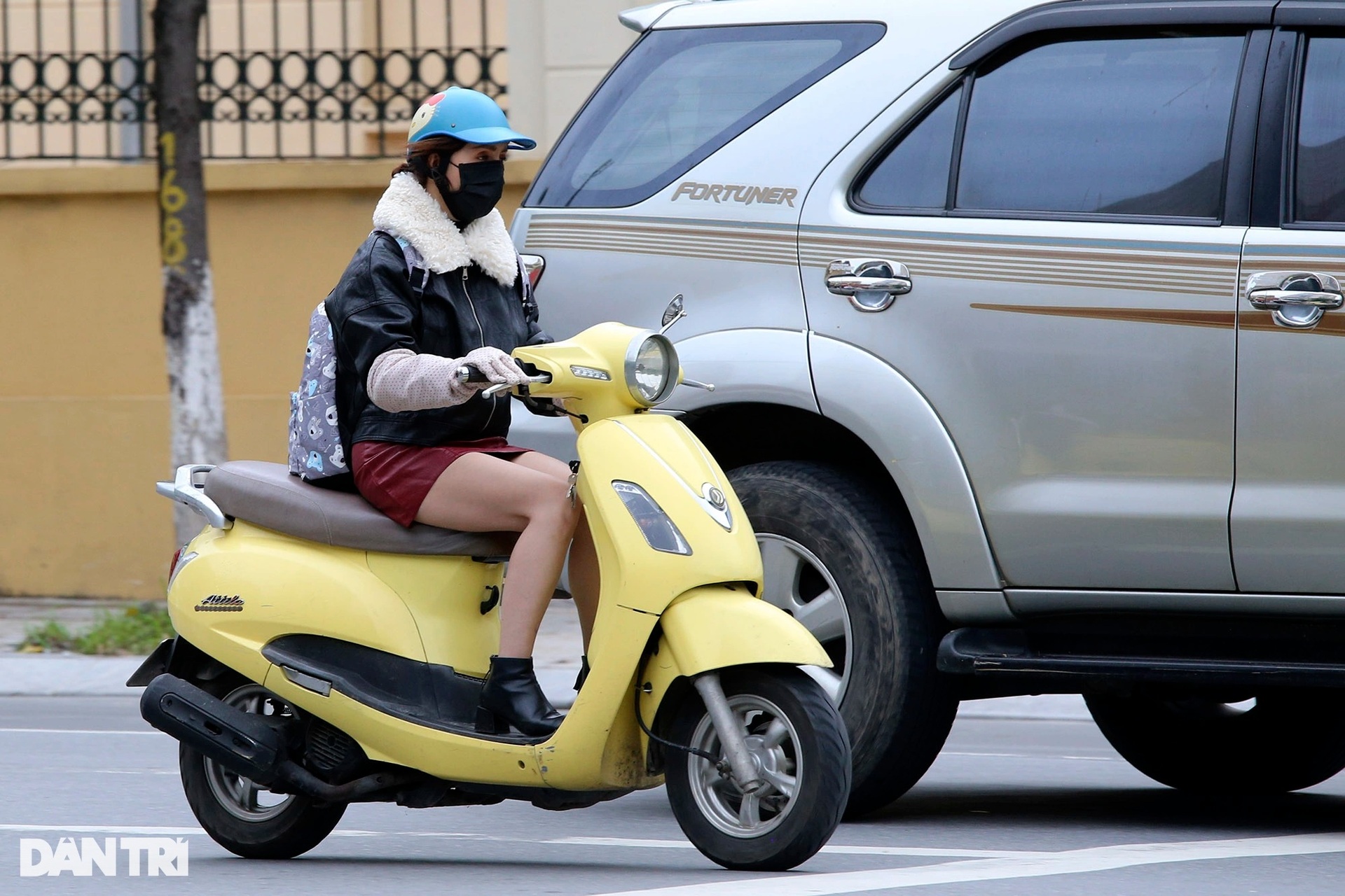 Người Hà Nội co ro trong đợt không khí lạnh tăng cường - 4 Người Hà Nội co ro trong đợt không khí lạnh tăng cường - 4