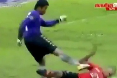 Pha trả đũa rợn tóc gáy ở giải VĐQG Thái Lan