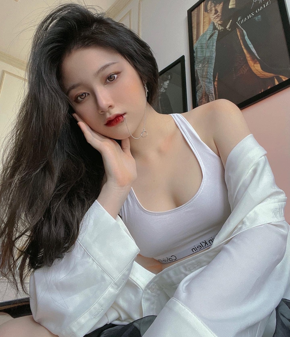 Nữ sinh trường con nhà giàu gây chú ý với sắc vóc gợi cảm - 2 Nữ sinh trường con nhà giàu gây chú ý với sắc vóc gợi cảm - 2