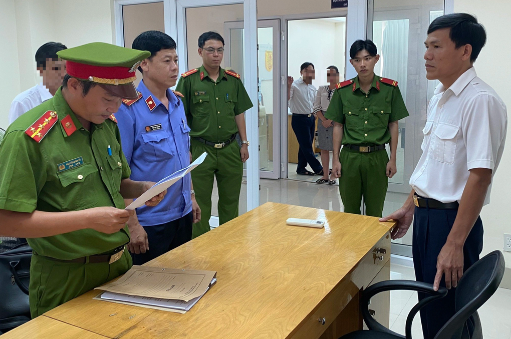 Khởi tố, bắt tạm giam 3 cán bộ đoàn kiểm tra liên ngành ở Bình Thuận - 2 Khởi tố, bắt tạm giam 3 cán bộ đoàn kiểm tra liên ngành ở Bình Thuận - 2