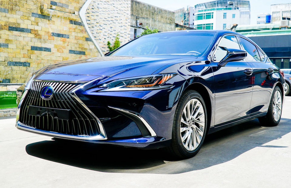 Lexus ES 2021 về Việt Nam bổ sung trang bị an toàn, giá từ 2,54 tỷ đồng - 1 Lexus ES 2021 về Việt Nam bổ sung trang bị an toàn, giá từ 2,54 tỷ đồng - 1