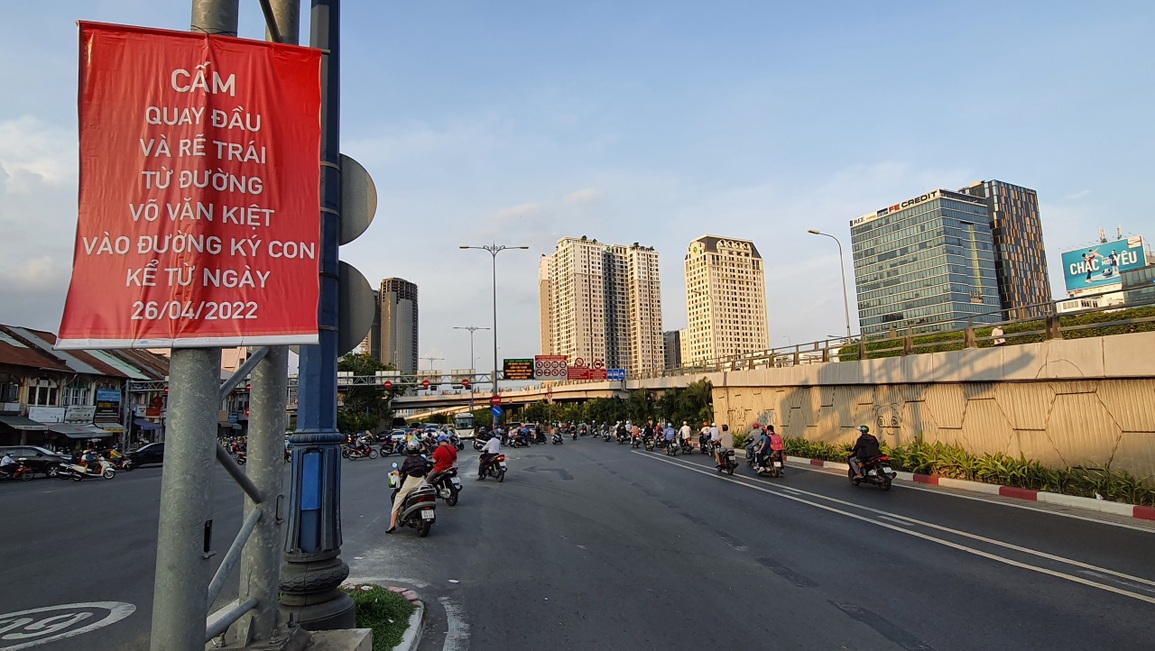 Cảnh sát giao thông TPHCM lên tiếng về clip nam thanh niên bị ăn đạp - 3