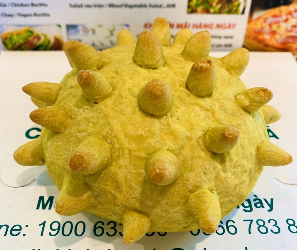 Bánh Hamburger mang hình virus corona cháy hàng - 2