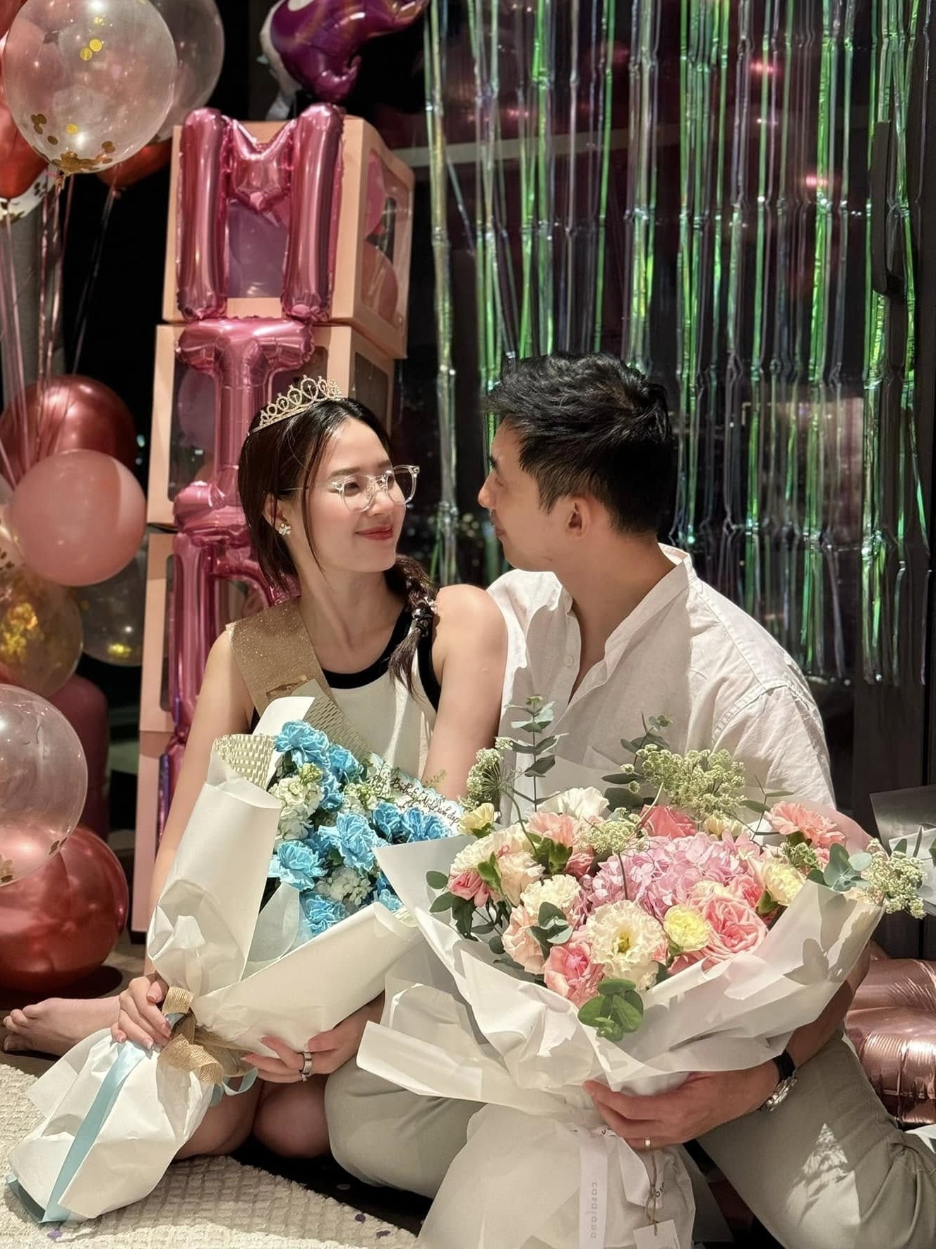 Midu tuổi 36: Hôn nhân đậm chất ngôn tình, ngoại hình thay đổi gây chú ý - 8 Midu tuổi 36: Hôn nhân đậm chất ngôn tình, ngoại hình thay đổi gây chú ý - 8
