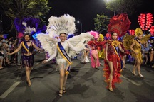 Vũ công nhảy tango, rumba… khuấy động đường phố Đà Nẵng