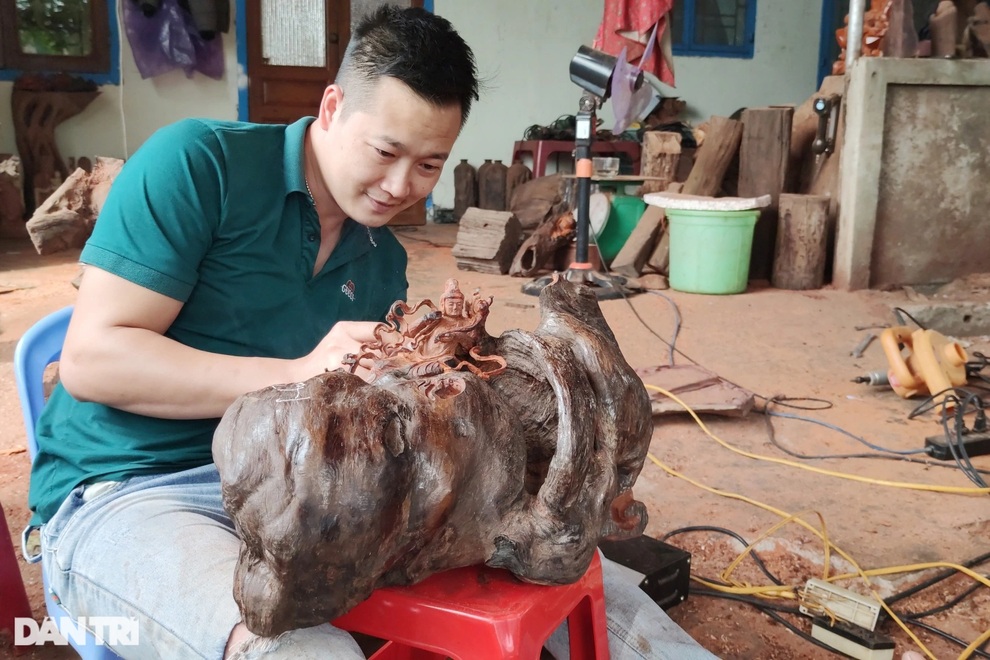 Biến gỗ mục, rễ cây bỏ đi… thành tượng điêu khắc nghệ thuật tiền triệu - 1 Biến gỗ mục, rễ cây bỏ đi… thành tượng điêu khắc nghệ thuật tiền triệu - 1