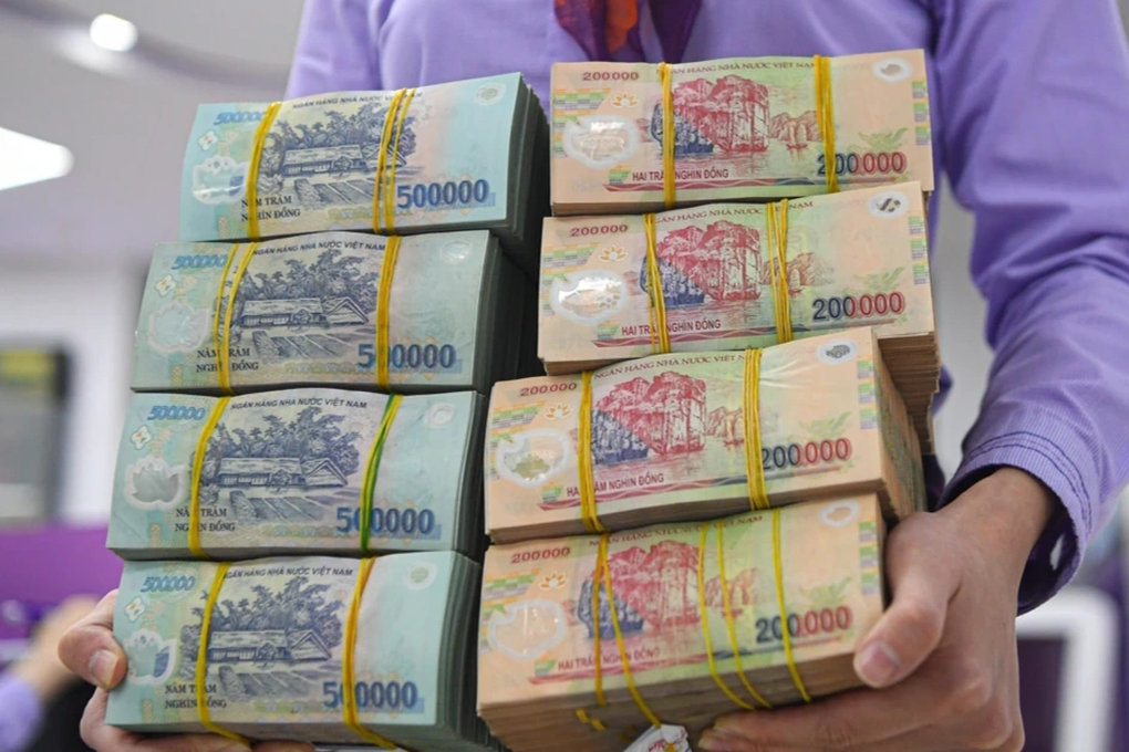 Đại gia rủng rỉnh tiền bạc, gửi ngân hàng thu lãi cả nghìn tỷ đồng - 1 Đại gia rủng rỉnh tiền bạc, gửi ngân hàng thu lãi cả nghìn tỷ đồng - 1