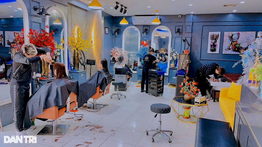 Cận Tết, tiệm tóc, nail căng mình từ 7h đến 23h nhặt tiền triệu - 1 Cận Tết, tiệm tóc, nail căng mình từ 7h đến 23h nhặt tiền triệu - 1