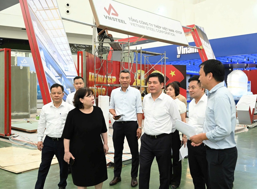 Près de 100 entreprises privées se sont réunies sur la zone d'exposition des Startups pour la Construction Nationale - 1 Gần 100 doanh nghiệp tư nhân hội tụ tại khu trưng bày Khởi nghiệp kiến quốc - 1