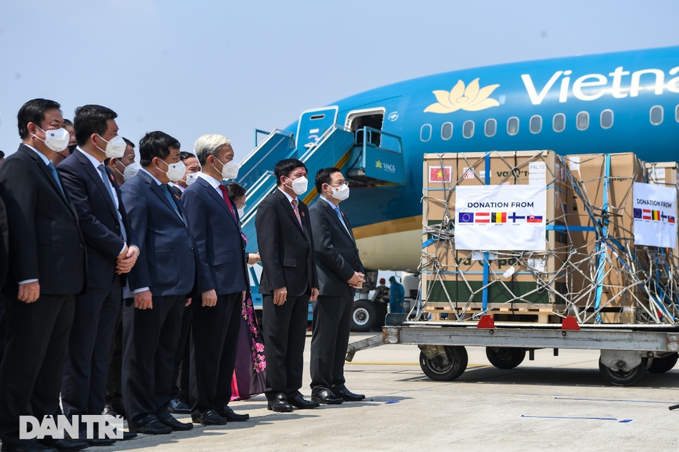 Chủ tịch Quốc hội với kết quả của hoạt động ngoại giao vắc xin tại Châu Âu - 5 Chủ tịch Quốc hội với kết quả của hoạt động ngoại giao vắc xin tại Châu Âu - 5