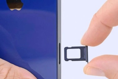 iPhone 14 là chiếc iPhone đầu tiên không có khe SIM?
