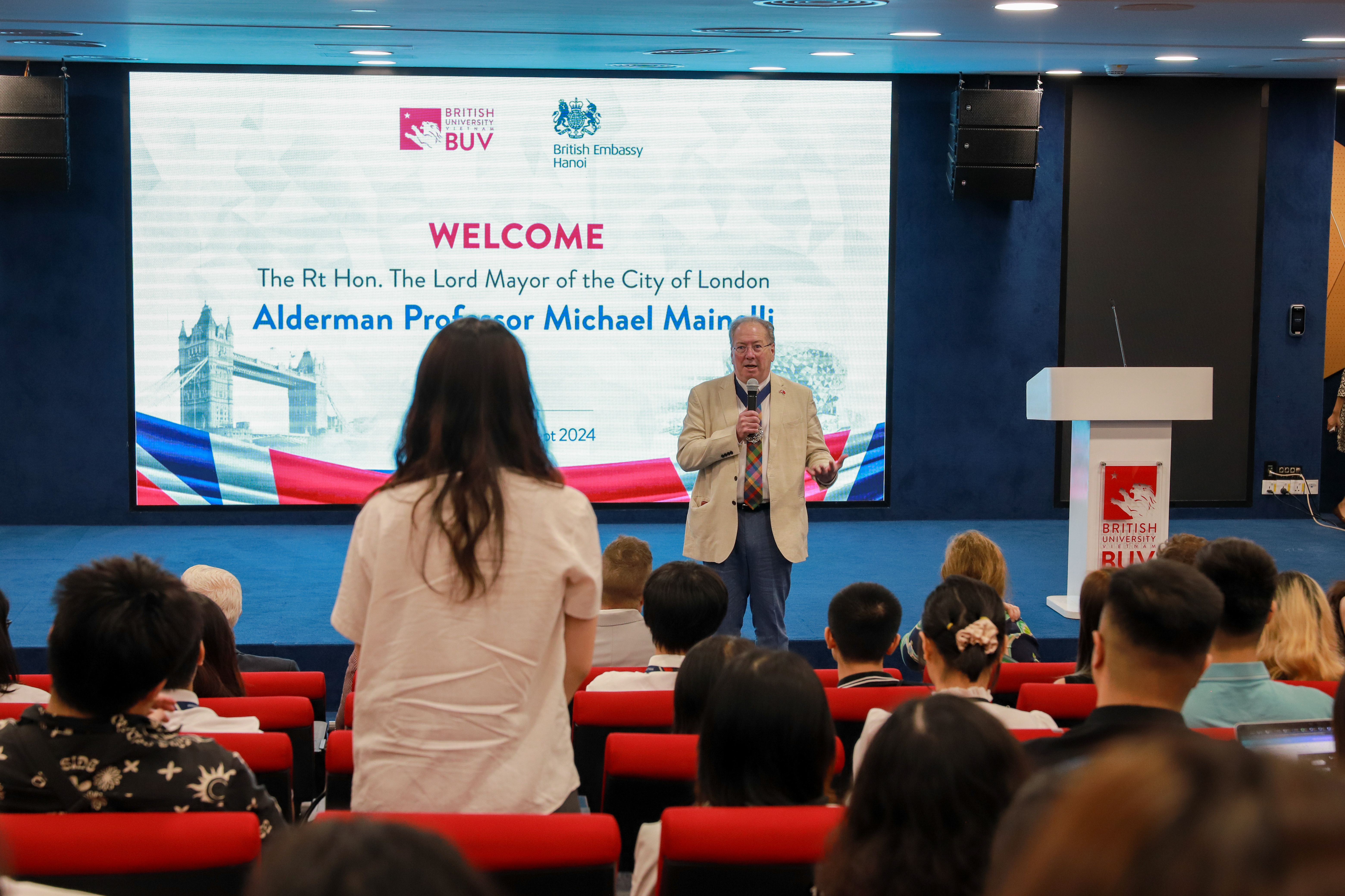 Starosta londýnské finanční čtvrti: BUV přispívá k podpoře spolupráce mezi Vietnamem a Spojeným královstvím - 4 Thị trưởng khu tài chính London: BUV góp phần thúc đẩy hợp tác giữa Việt Nam và Anh quốc - 4