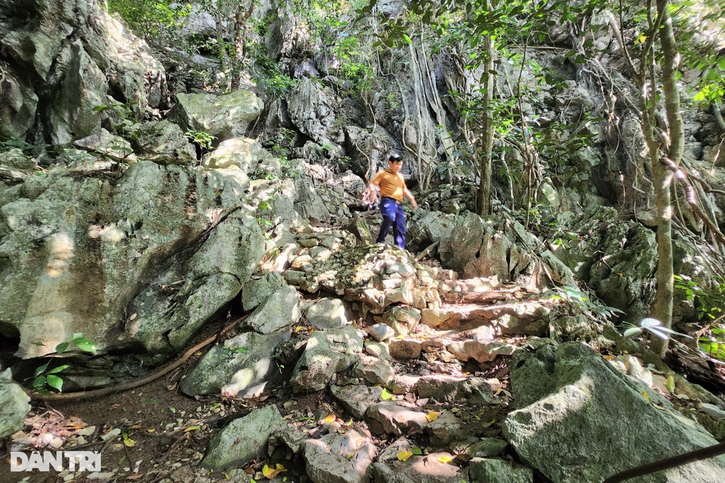 Lạ lùng 3 ngôi mộ cổ với hài cốt nằm co trong hang động ở Ninh Bình - 3 Lạ lùng 3 ngôi mộ cổ với hài cốt nằm co trong hang động ở Ninh Bình - 3
