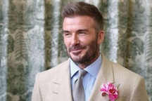 David Beckham được phong tước hiệp sĩ: Gia đình tự hào, con trai cả im lặng