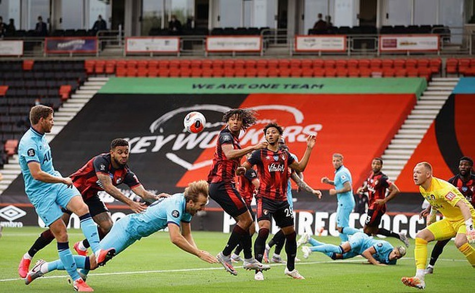 Công nghệ VAR vô dụng, trở thành trò hề ở Premier League - 1 Công nghệ VAR vô dụng, trở thành trò hề ở Premier League - 1