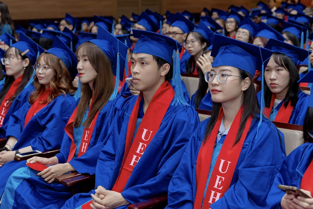 Chi tiền học ở trường đại học nghìn tỷ, ra trường có dễ tìm việc làm? - 2 Chi tiền học ở trường đại học nghìn tỷ, ra trường có dễ tìm việc làm? - 2