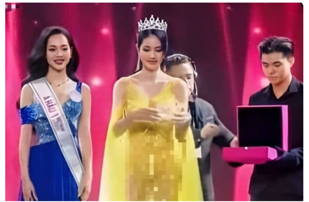 Hà Anh và loạt người đẹp gây xôn xao vì... hở bạo - 1 Hà Anh và loạt người đẹp gây xôn xao vì... hở bạo - 1