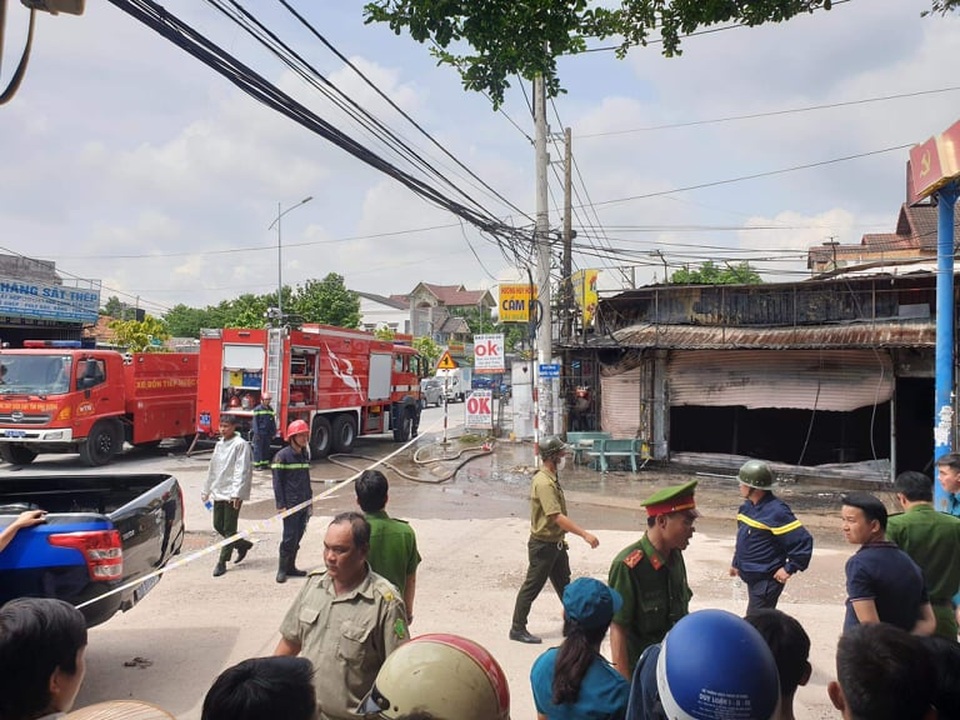 Ba người tử vong trong vụ cháy tiệm cầm đồ - 2 Ba người tử vong trong vụ cháy tiệm cầm đồ - 2