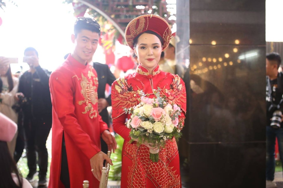 Cô dâu hot girl của Duy Mạnh rạng ngời trong sắc đỏ ngày ăn hỏi - 11 Cô dâu hot girl của Duy Mạnh rạng ngời trong sắc đỏ ngày ăn hỏi - 11