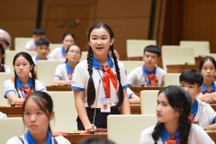 Lần đầu tiên trẻ em đóng vai ĐBQH, họp trong hội trường Diên Hồng