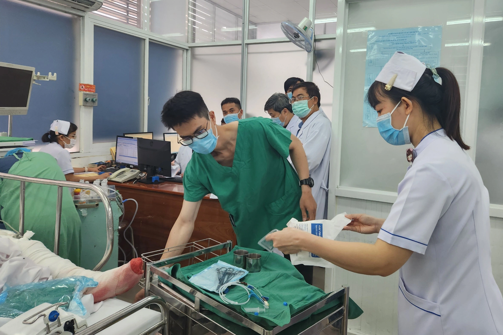 Vụ đốt phòng trọ vì ghen khiến 7 người gặp nạn: 2 bệnh nhân không qua khỏi - 1 Vụ đốt phòng trọ vì ghen khiến 7 người gặp nạn: 2 bệnh nhân không qua khỏi - 1