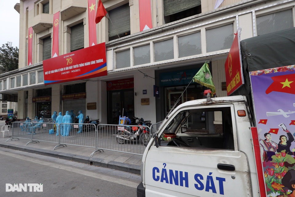 Cách ly y tế tòa nhà 91 Đinh Tiên Hoàng ngay sát hồ Gươm do dịch Covid-19 - 6 Cách ly y tế tòa nhà 91 Đinh Tiên Hoàng ngay sát hồ Gươm do dịch Covid-19 - 6
