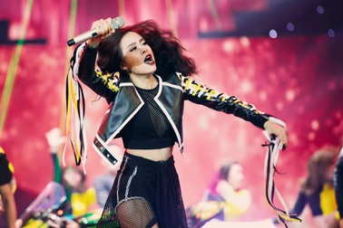 Hoàng Thuỳ Linh bất ngờ tuyên bố rút khỏi The Remix 2016