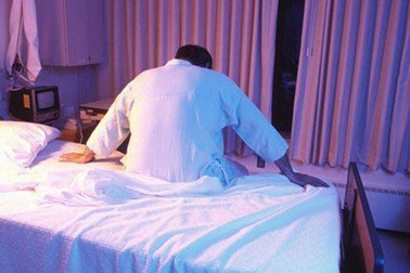 Vì sao bóp 'của quý' có thể chết người?