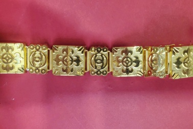 Tiệm vàng bày bán sản phẩm giả nhãn hiệu Chanel