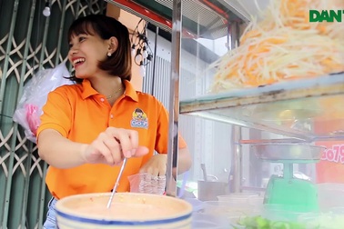 Bỏ việc lương ngàn đô mở quán gỏi ốc, cặp đôi thu trăm triệu đồng mỗi tháng