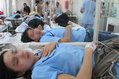 Cơm công nhân: vừa ăn vừa sợ...mất mạng