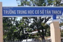 Bến Tre: Nam sinh lớp 8 bóp cổ giáo viên trong giờ học