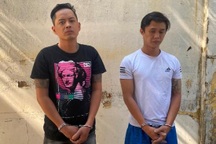 Hai kẻ cầm vật giống súng xông vào ngân hàng ở TPHCM bị bắt