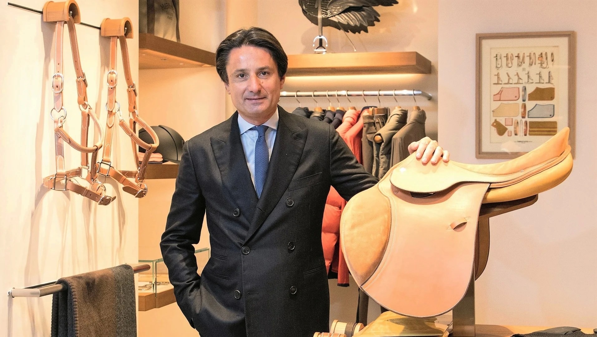 Hermès và bí kíp bán túi giá siêu đắt vẫn có người xếp hàng mua - 5 Hermès và bí kíp bán túi giá siêu đắt vẫn có người xếp hàng mua - 5
