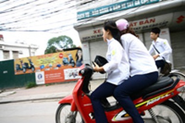 Vi phạm giao thông "không đếm xuể" tại Hà Nội