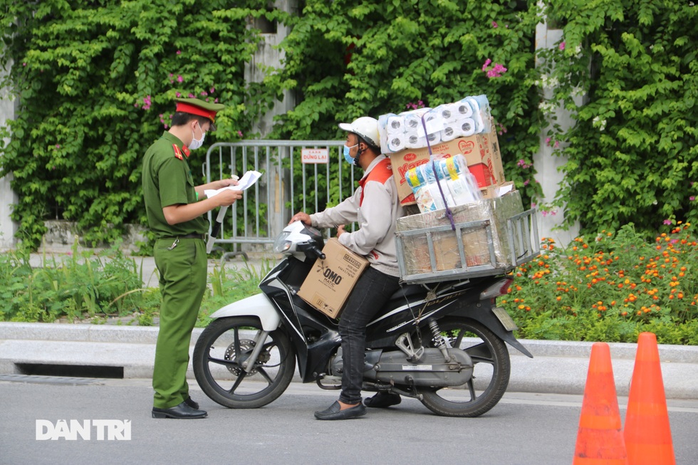 Nhìn lại hơn 20 ngày Hà Nội đối đầu với sóng dịch Delta - 11 Nhìn lại hơn 20 ngày Hà Nội đối đầu với sóng dịch Delta - 11