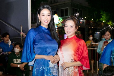 Hoa hậu Hà Kiều Anh, Vy Oanh làm người mẫu áo dài