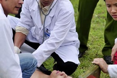 Một nhà báo bị ngựa húc gẫy xương sườn