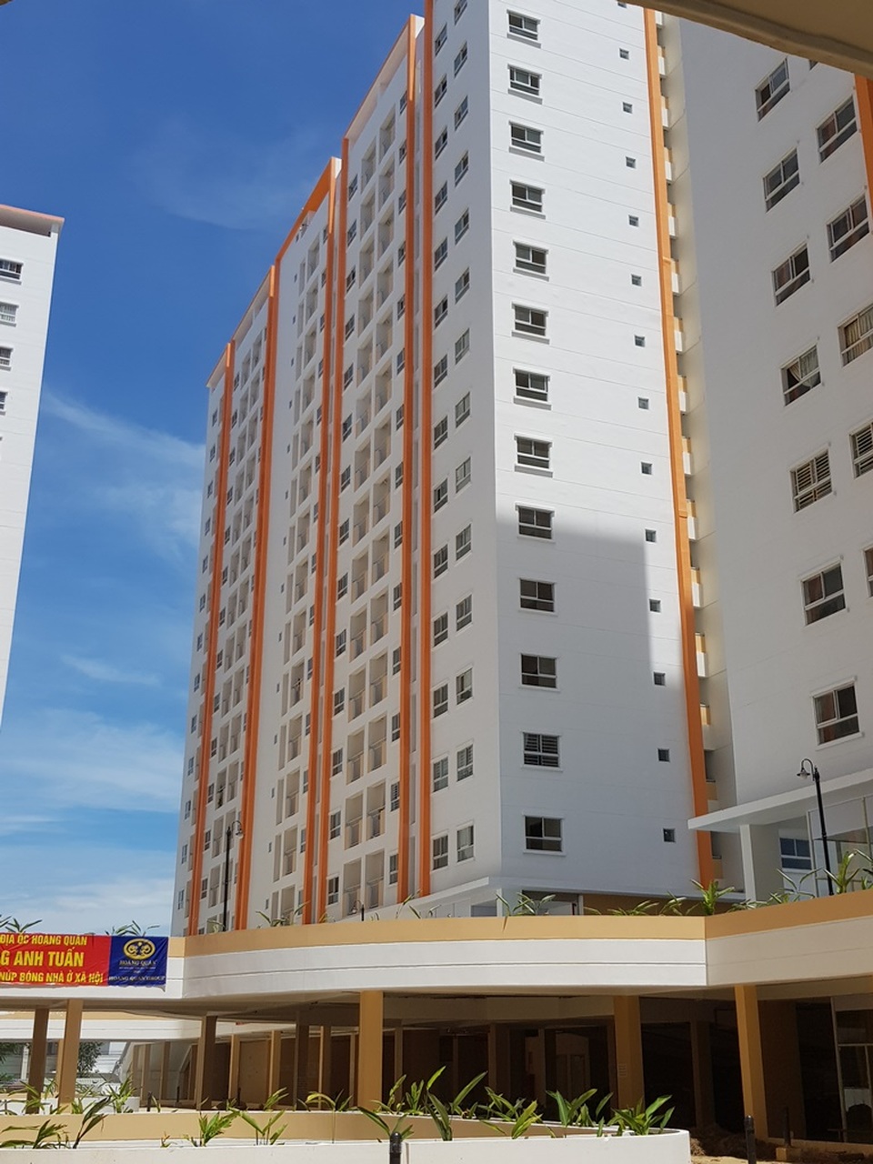 Cư dân “vạ vật hành lang đòi Địa ốc Hoàng Quân giao nhà - 2 Cư dân “vạ vật hành lang đòi Địa ốc Hoàng Quân giao nhà - 2