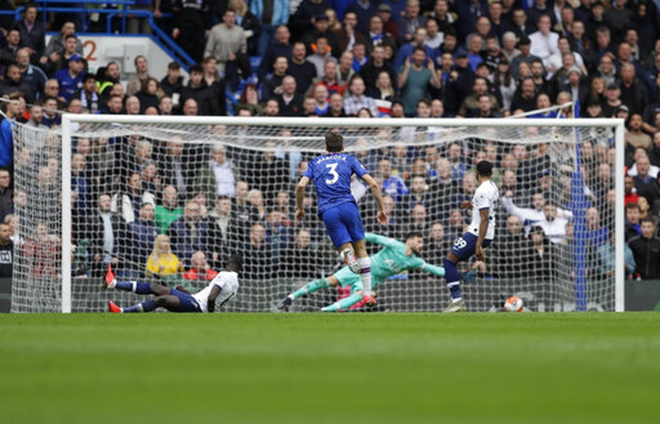 Chelsea 2-1 Tottenham: Hat-trick chiến thắng cho Lampard - 7 Chelsea 2-1 Tottenham: Hat-trick chiến thắng cho Lampard - 7