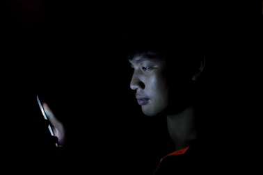 Ánh sáng xanh trên smarphone, những điều nên biết