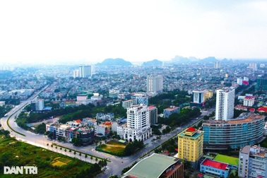 Nhiều lãnh đạo sở, huyện nhận quyết định nghỉ hưu trước tuổi